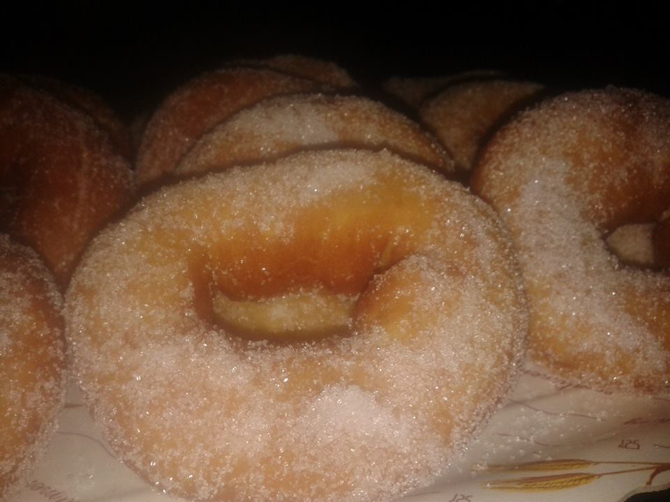 Ciambelle (Krapfen) con zucchero (v)